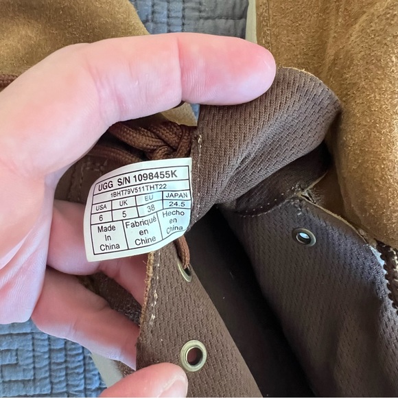 Youth Ugg Desert / Chukka Boot, size 6 - Picture 3 of 8